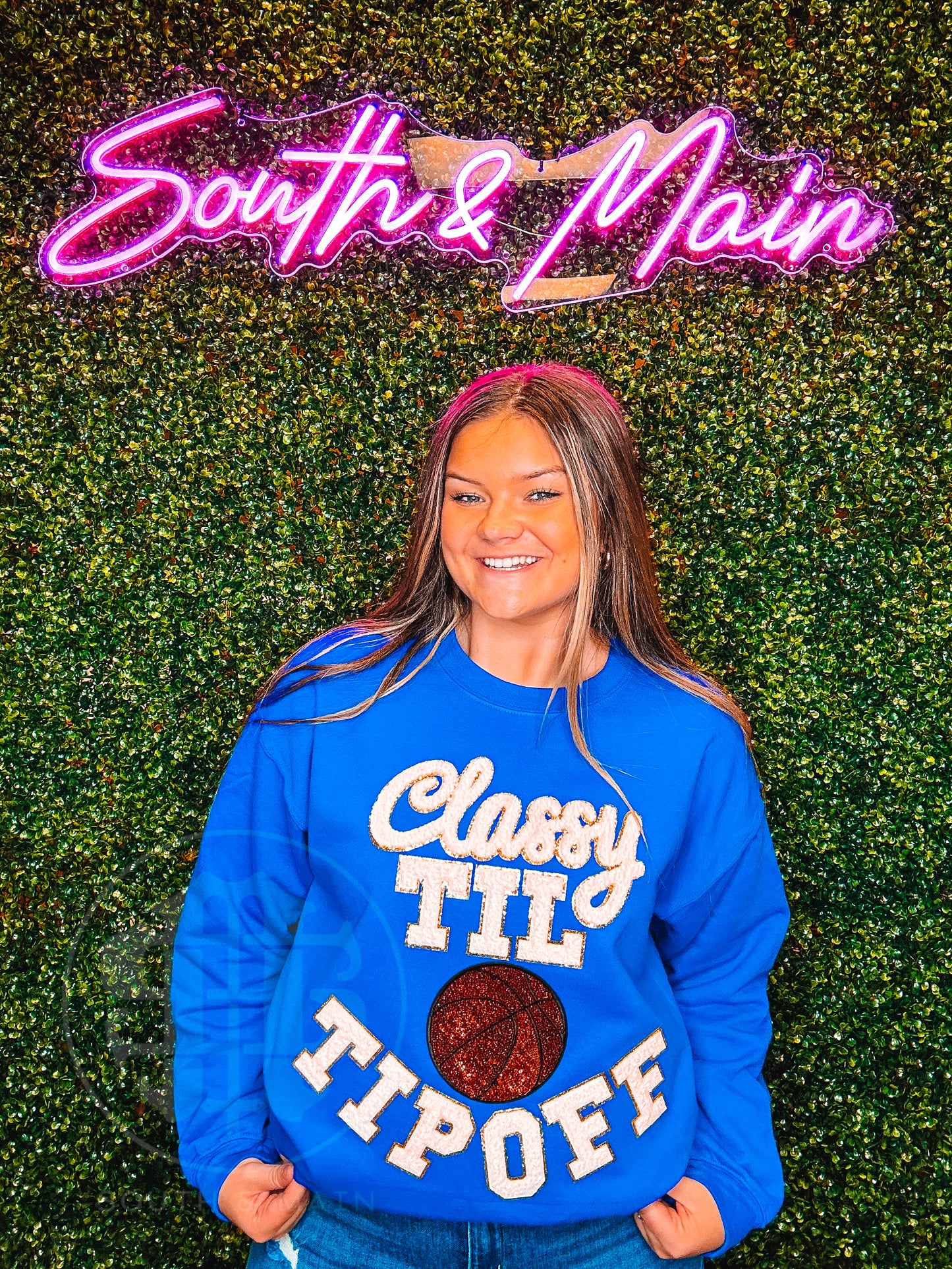 White Classy TIL TIPOFF Chenille Sweatshirt