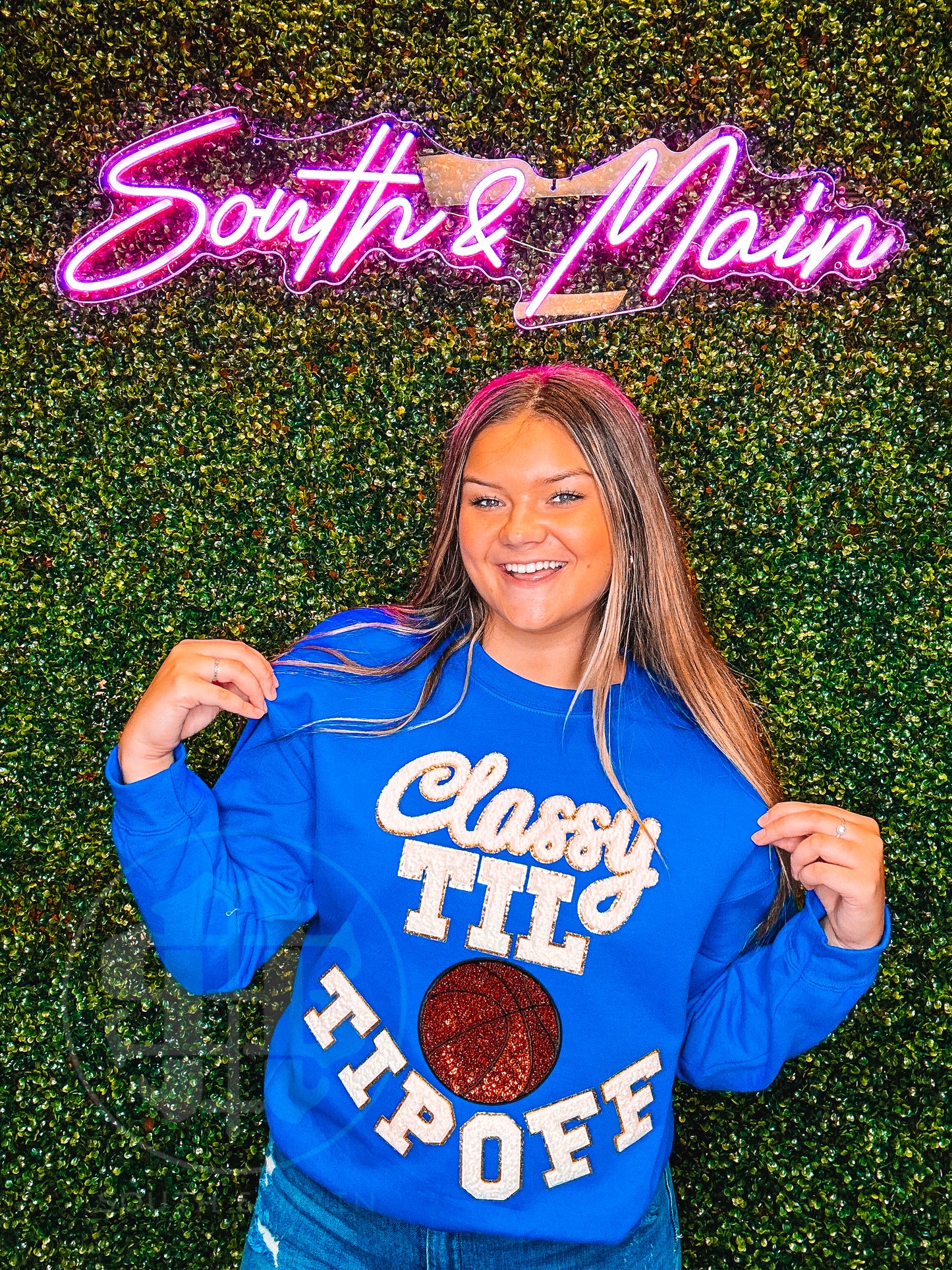 White Classy TIL TIPOFF Chenille Sweatshirt
