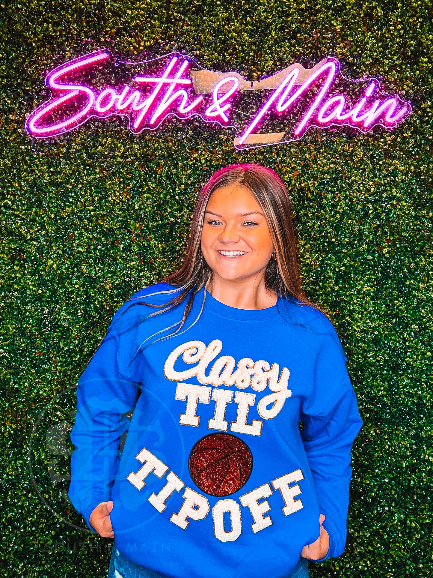White Classy TIL TIPOFF Chenille Sweatshirt